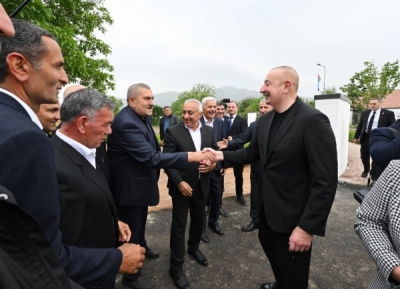 Ильхам Алиев и первая леди Мехрибан Алиева встретились с жителями, переселившимися в город Ходжалы