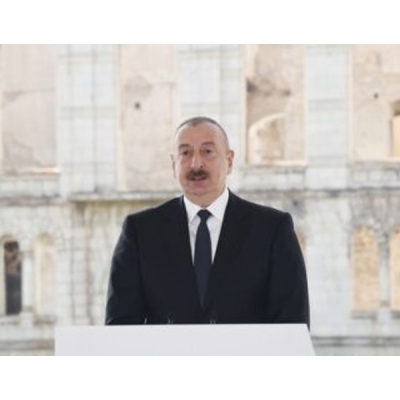 Президент Ильхам Алиев выступает с речью на V съезде азербайджанцев мира в Шуше