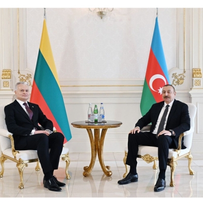 Президент Литвы прибыл в Баку