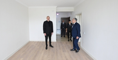 Ильхам Алиев и первая леди Мехрибан Алиева ознакомились с условиями, созданными после ремонта и реконструкции в 15 многоквартирных зданиях в городе Ходжалы