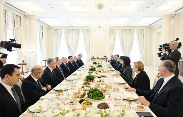 Ilham Aliyev held expanded meeting over lunch with Georgian Prime Minister