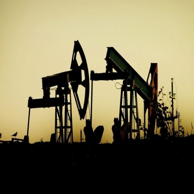 Цены на нефть на мировых биржах подешевели.