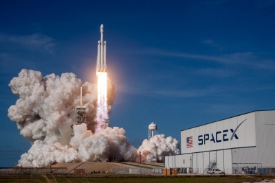 “SpaceX” daha 20 internet peykini orbitə çıxarıb