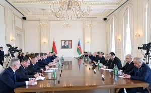 Началась встреча Ильхама Алиева с Президентом Александром Лукашенко в расширенном составе