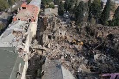 Завершены поисково-спасательные работы в домах, разрушенных в результате ракетных ударов по Гяндже