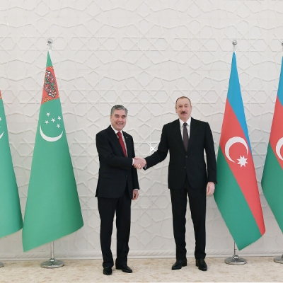 Президент Туркменистана Гурбангулы Бердымухамедов сегодня прибыл с официальным визитом в Азербайджан, сообщает АзерТАдж.