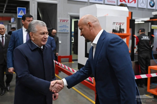 President of Uzbekistan visits an automotive enterprise