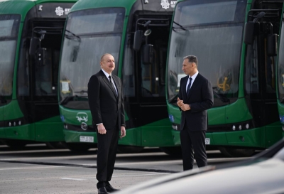 İlham Əliyev Zığ Elektrik Avtobus Parkının fəaliyyəti ilə tanış olub