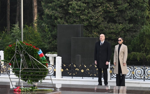 Ilham Aliyev and First Lady Mehriban Aliyeva visited grave of National Leader Heydar Aliyev