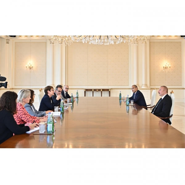 Президент Азербайджана принял руководство ЕБРР