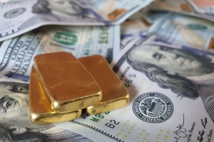 Gold prices decline