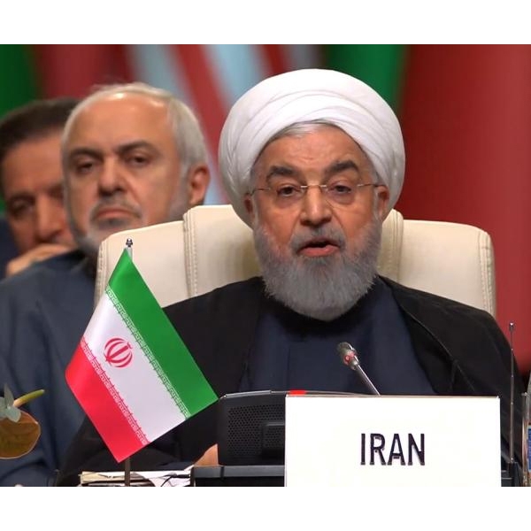 Президент Ирана призывает регион к миру