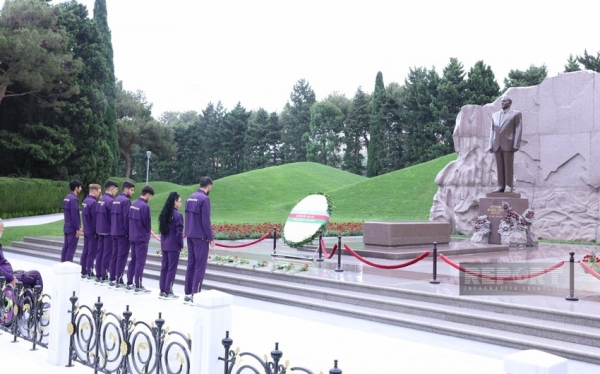 Azerbaijani Paralympians visited the Alley of Honor and the Alley of Martyrs