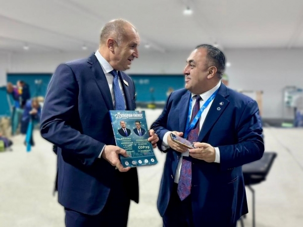 Caspian Energy journal’s special COP29 issue presented to President of Bulgaria