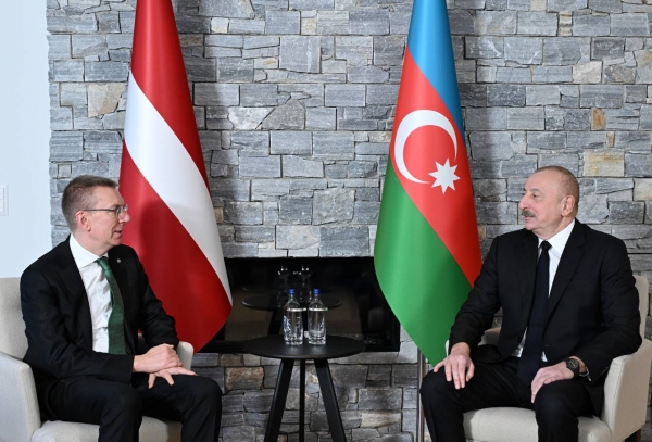 Ilham Aliyev met with Latvian President in Davos