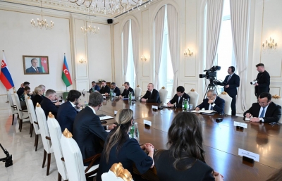 Состоялась встреча Ильхама Алиева с премьер-министром Словакии в расширенном составе