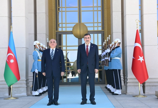 Baş nazir Əli Əsədov Türkiyənin Vitse-prezidenti Cevdet Yılmazla görüşüb