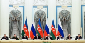 Azerbaijani and Russian Presidents meet with railway veterans and workers