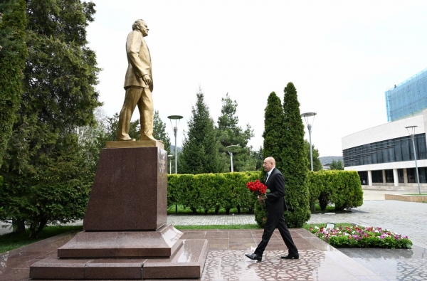 Ilham Aliyev visits statue of National Leader Heydar Aliyev in Gabala city