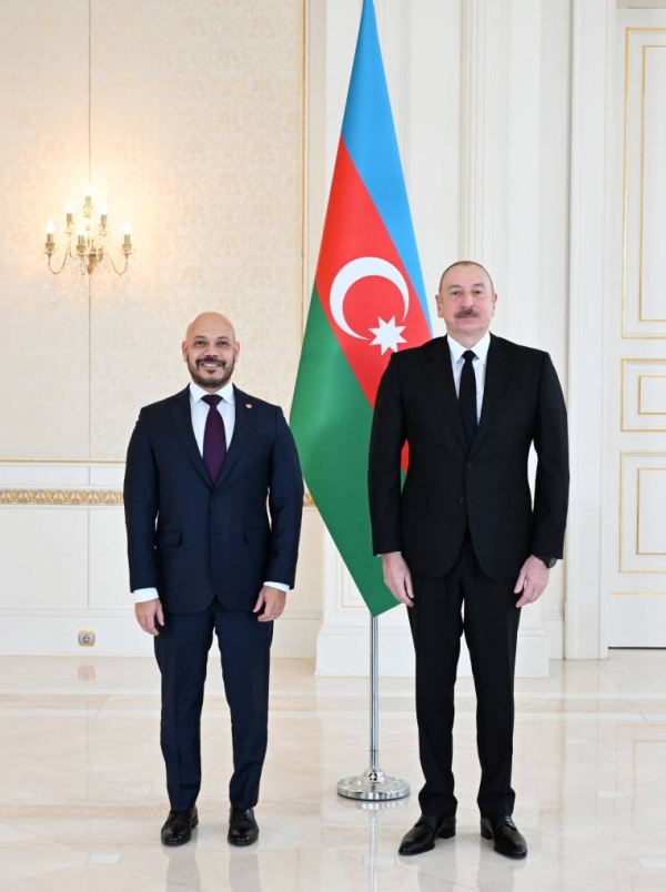 Ilham Aliyev received credentials of incoming ambassador of El Salvador