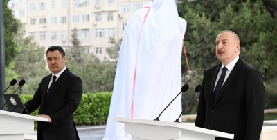 Ильхам Алиев и Президент Садыр Жапаров приняли участие в церемонии открытия памятника Чингизу Айтматову